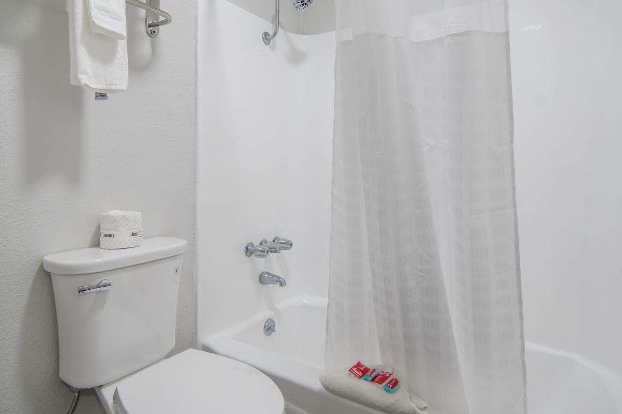 | Econo Lodge Waco North I-35