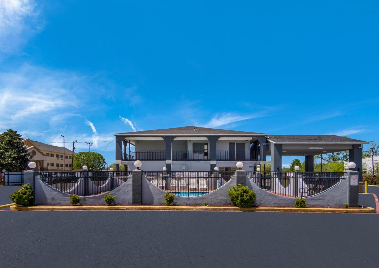 | Econo Lodge Waco North I-35