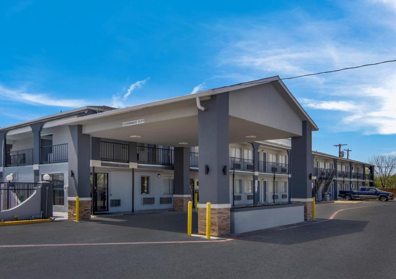 | Econo Lodge Waco North I-35