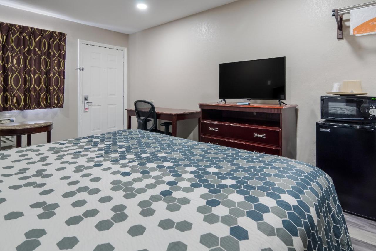 | Econo Lodge Waco North I-35