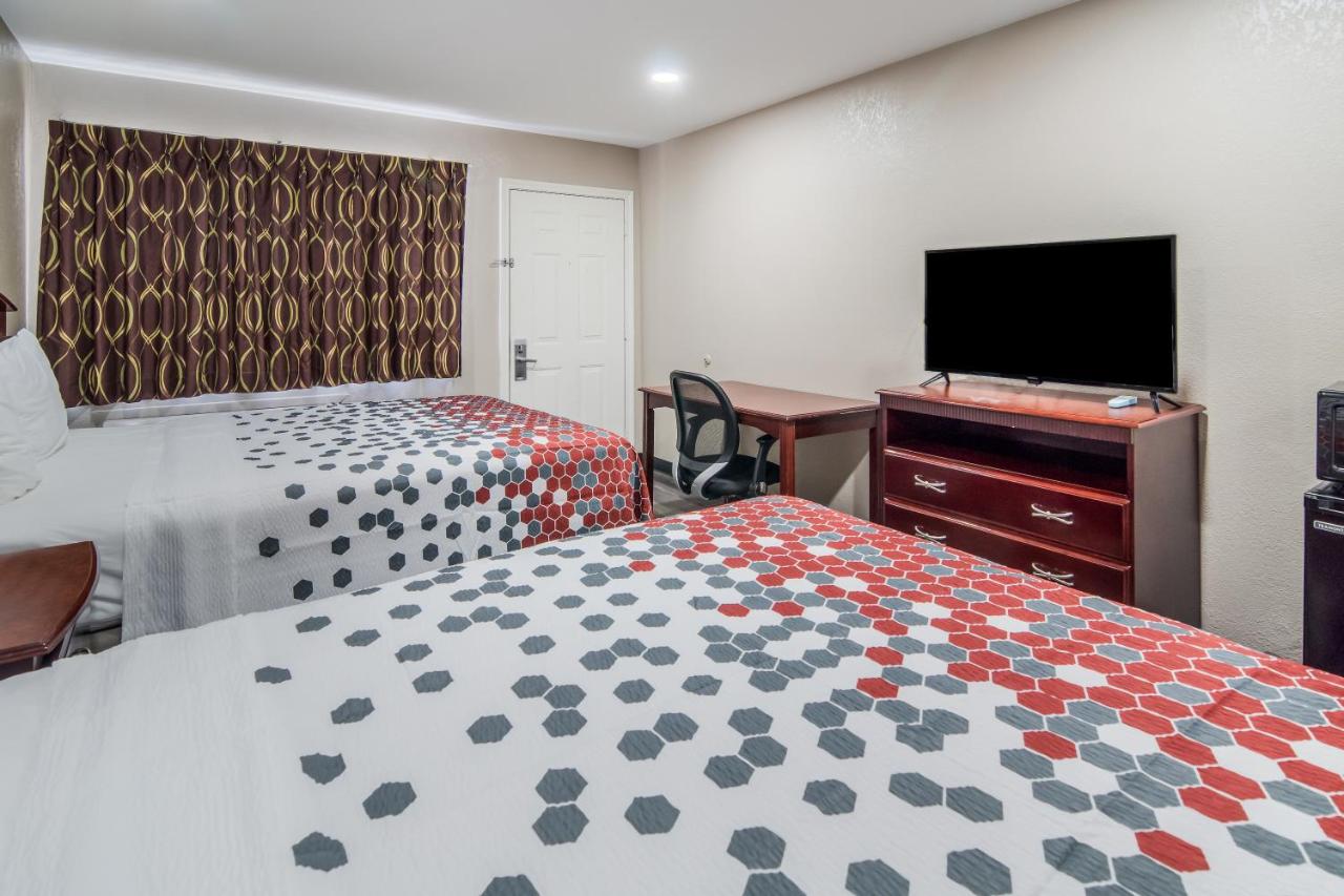 | Econo Lodge Waco North I-35