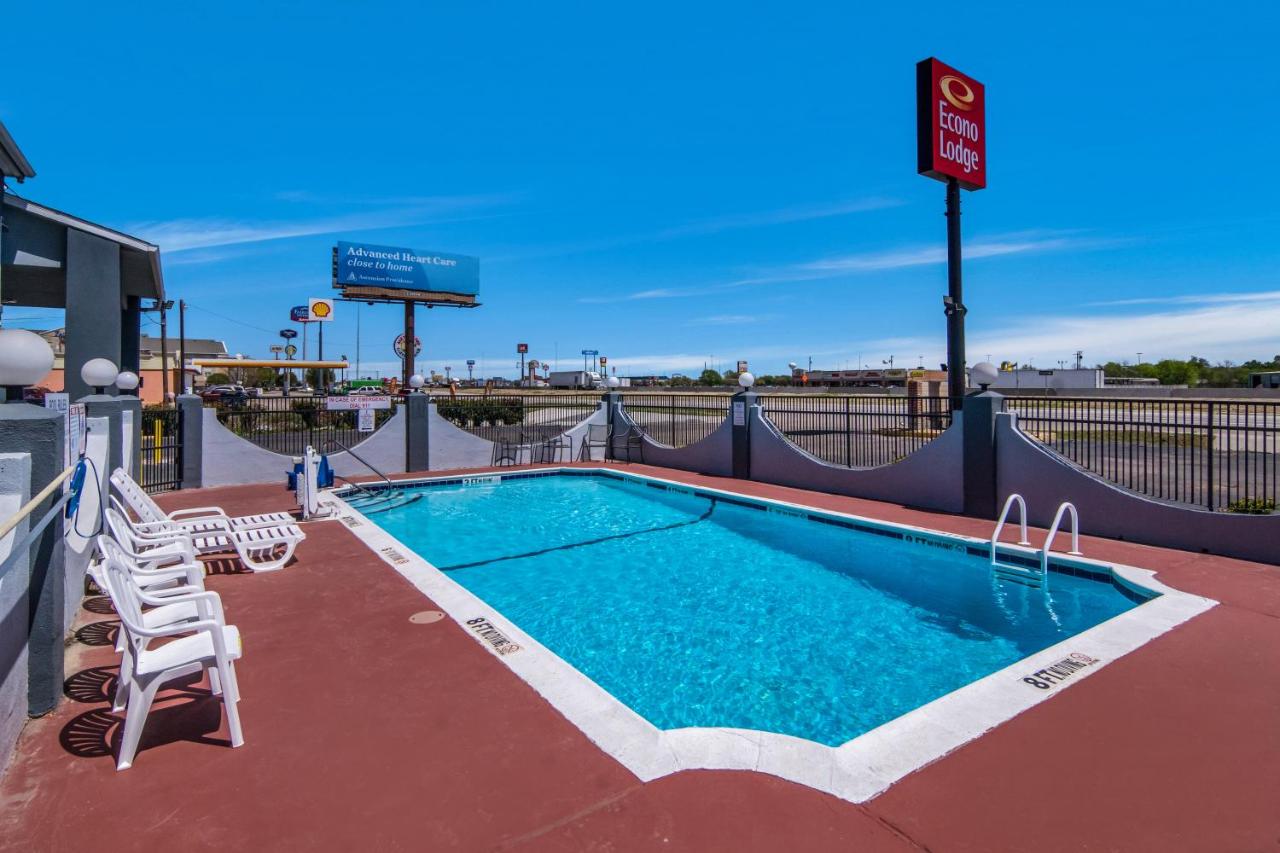 | Econo Lodge Waco North I-35