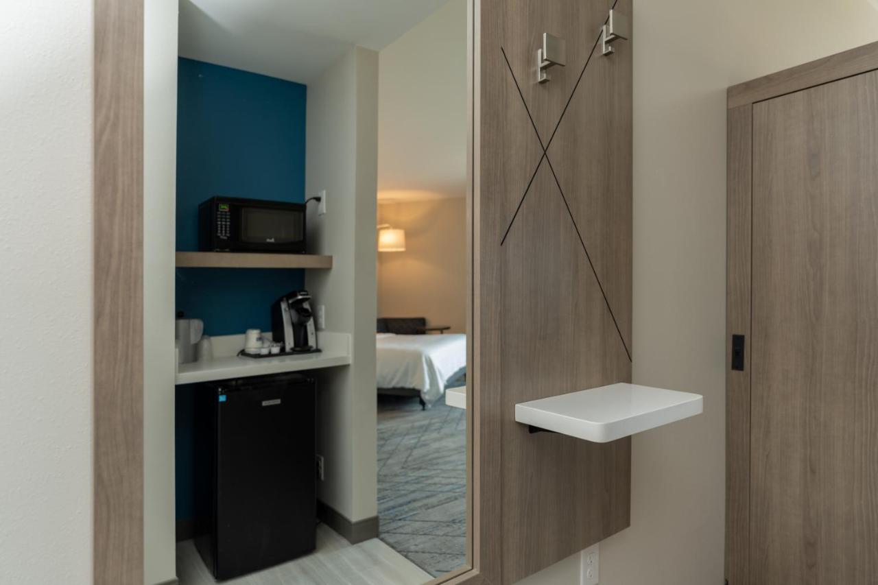 King Suite - Non-Smoking at Holiday Inn Express & Suites Charlottesville by IHG