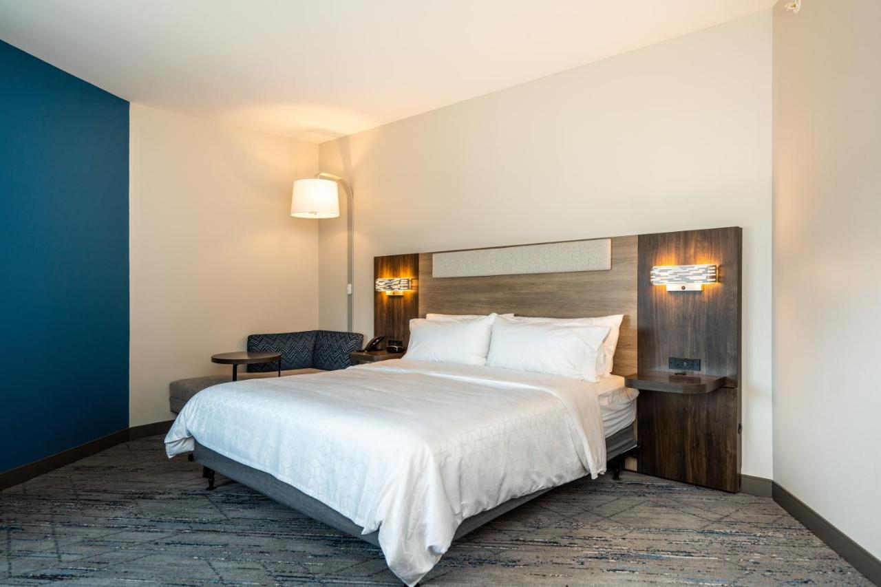 King Suite - Non-Smoking at Holiday Inn Express & Suites Charlottesville by IHG