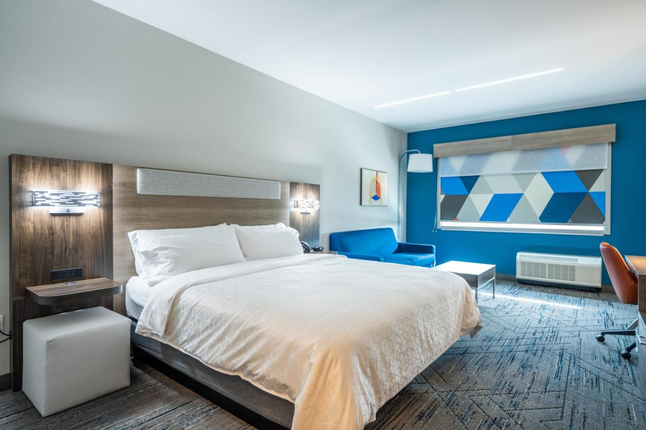 Standard King Room - Non-Smoking at Holiday Inn Express & Suites Charlottesville by IHG
