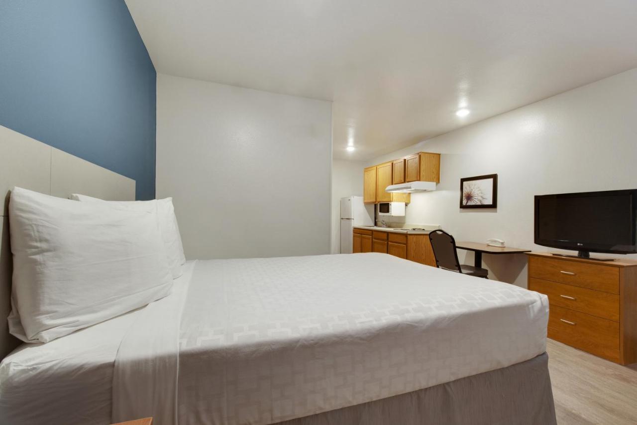 Queen Suite - Accessible/Non Smoking at WoodSpring Suites Houston Willowbrook