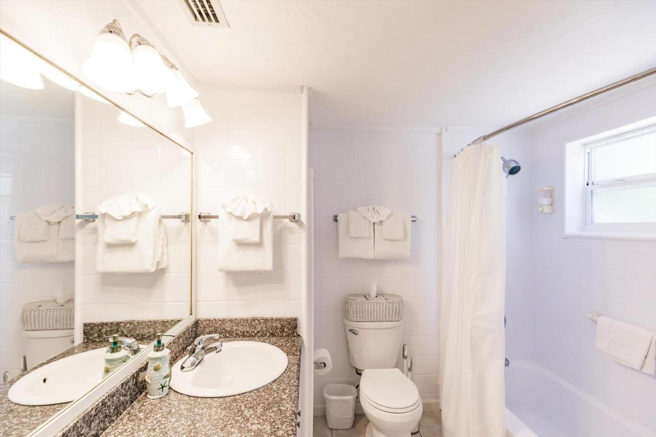 | Blue Dolphin Hotel