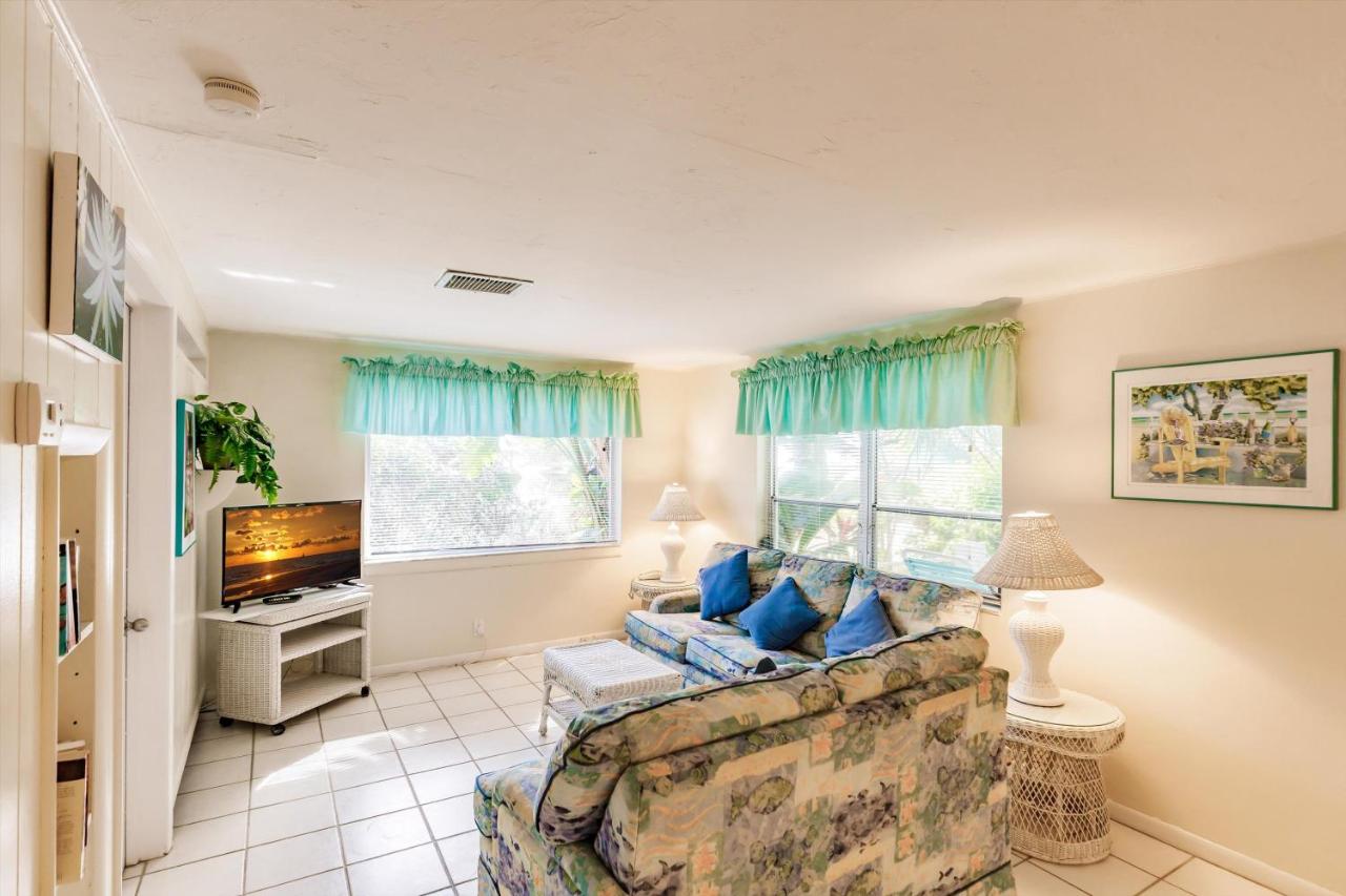 | Blue Dolphin Hotel