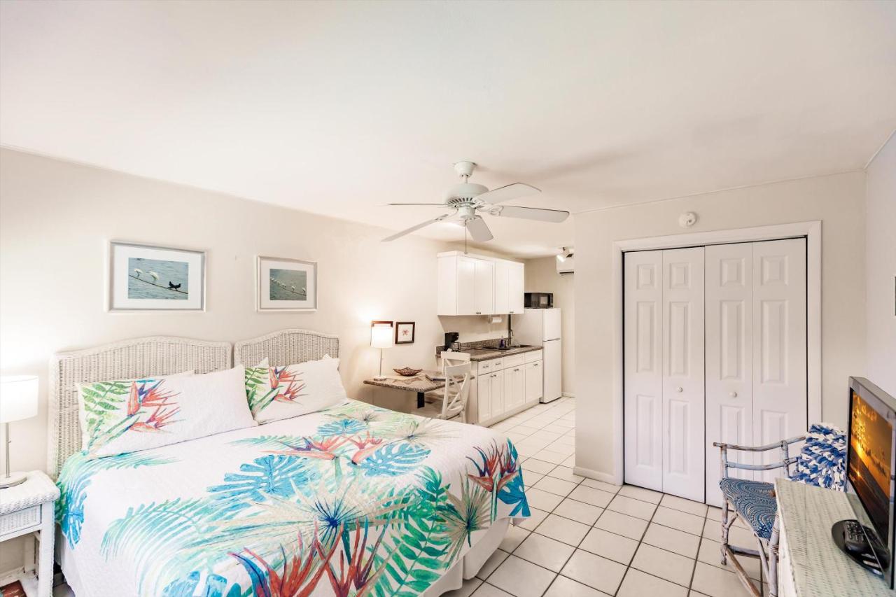 | Blue Dolphin Hotel