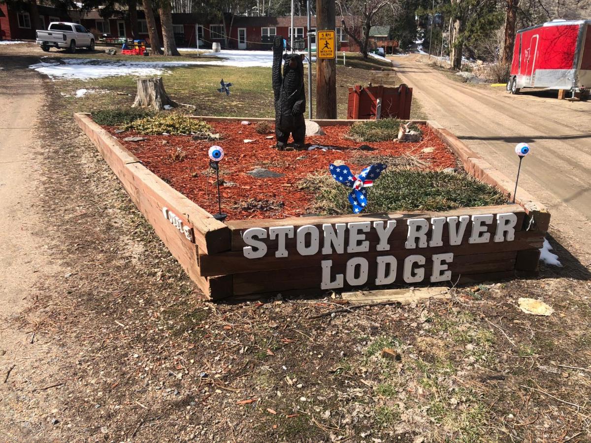 | Stoney River Lodge