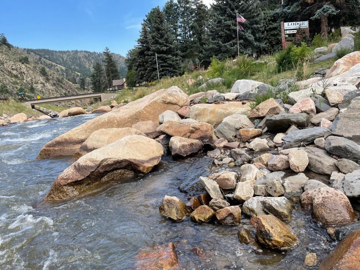 | Stoney River Lodge
