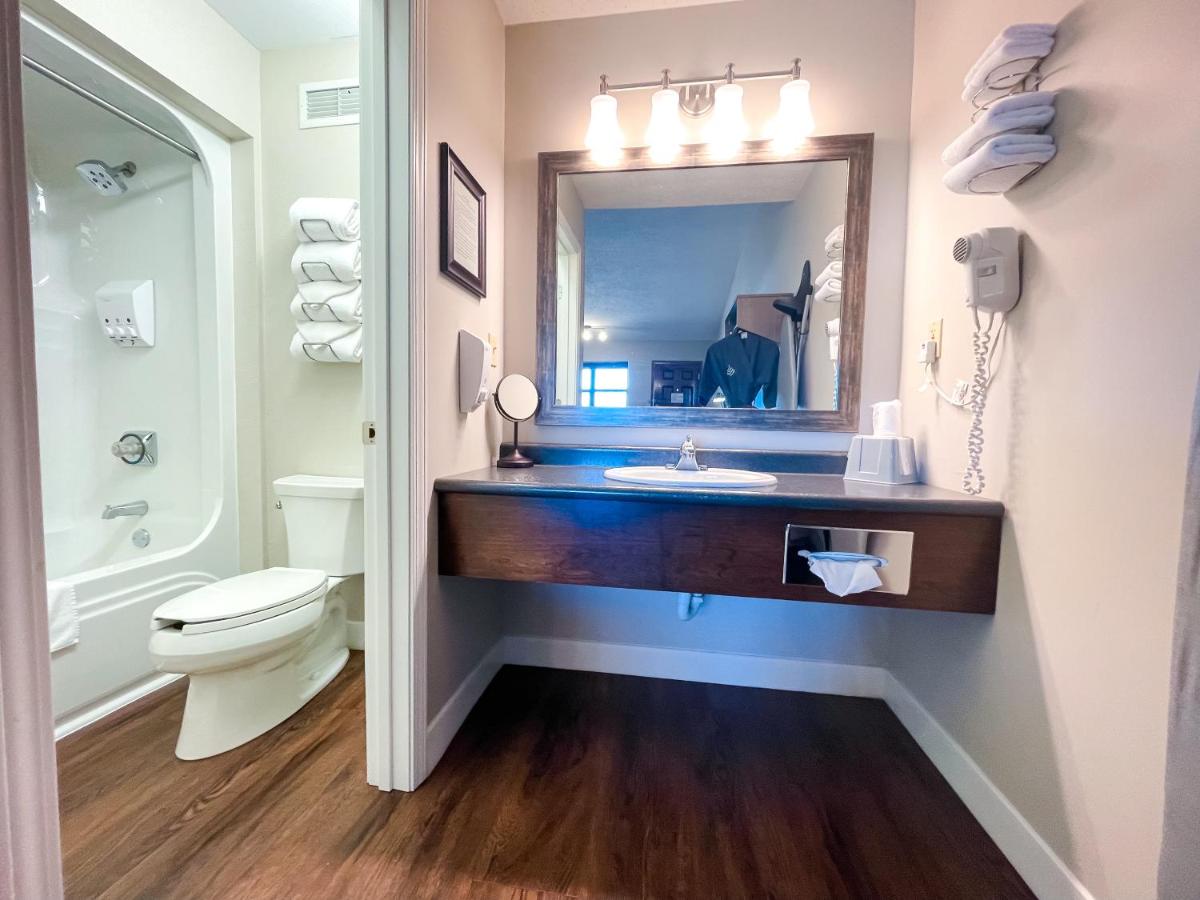 | PINEMARK Inn Suites Events