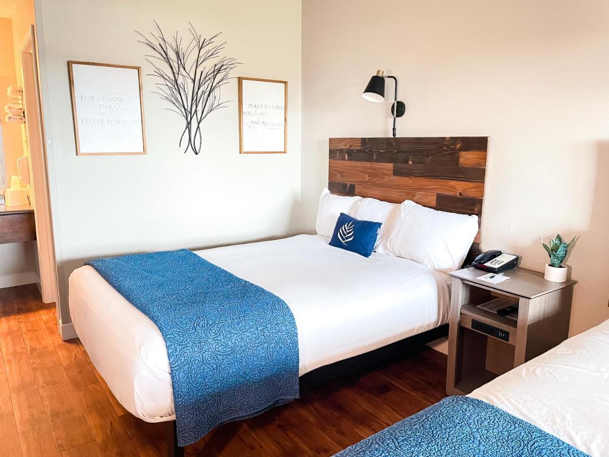Double Room with Two Double Beds at Pinemark Inn & Suites