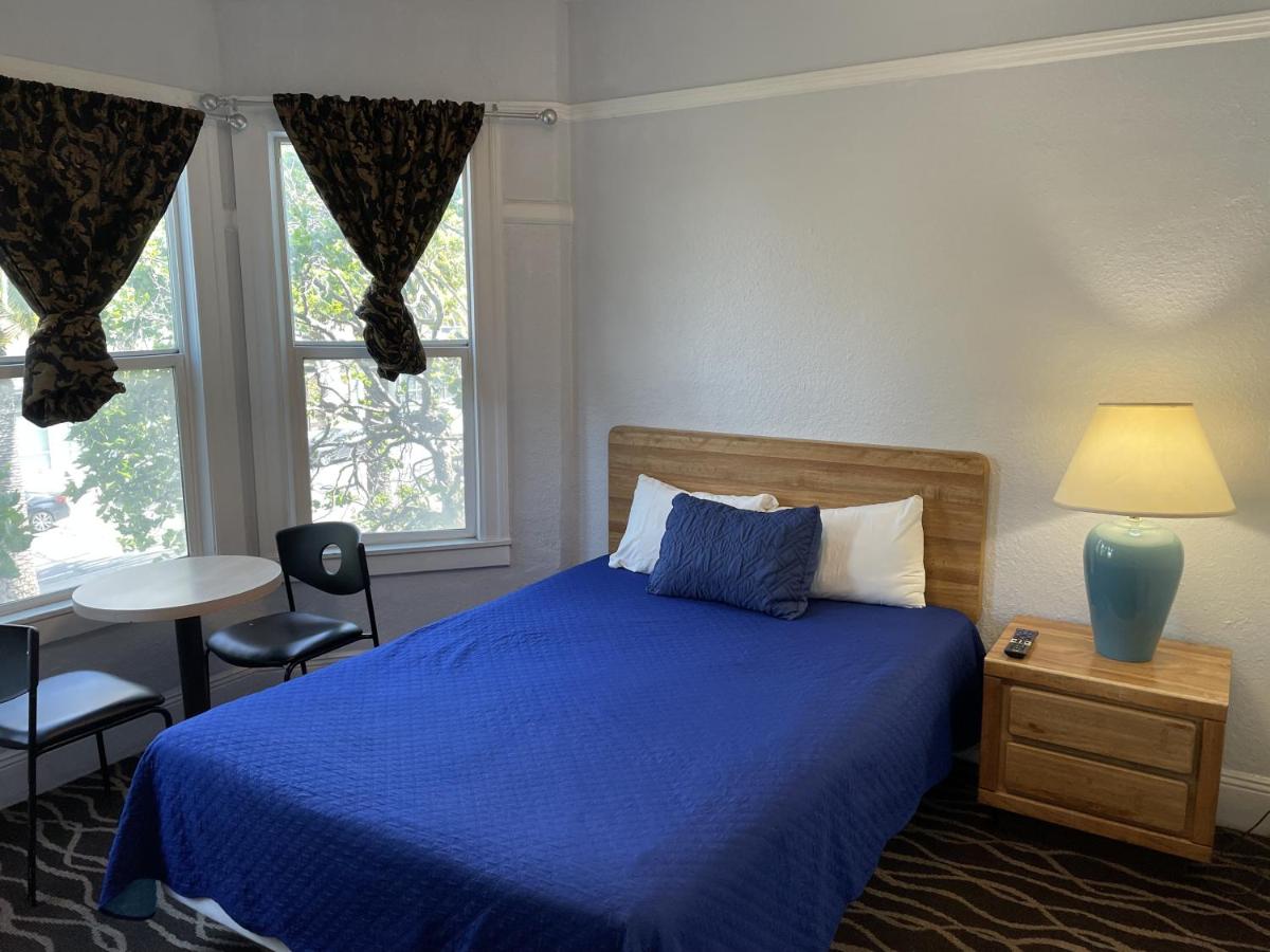 | Twin Peaks Hotel