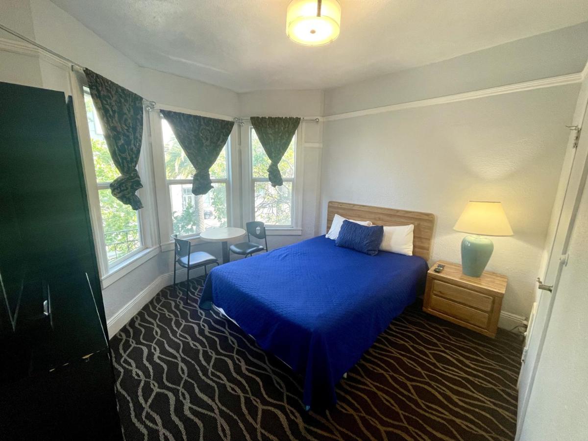 | Twin Peaks Hotel
