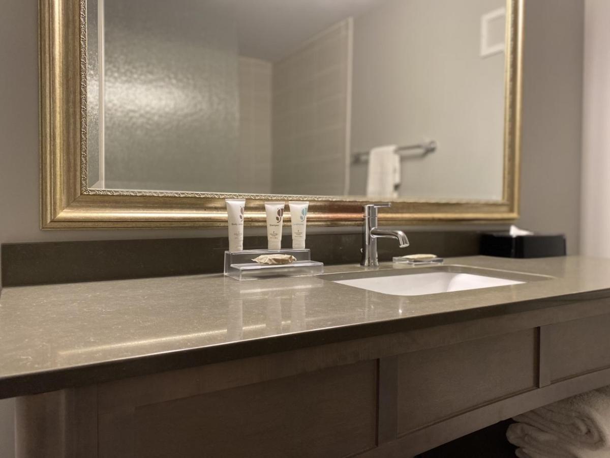 King Room with Whirlpool at Country Inn & Suites by Radisson, Bemidji, MN