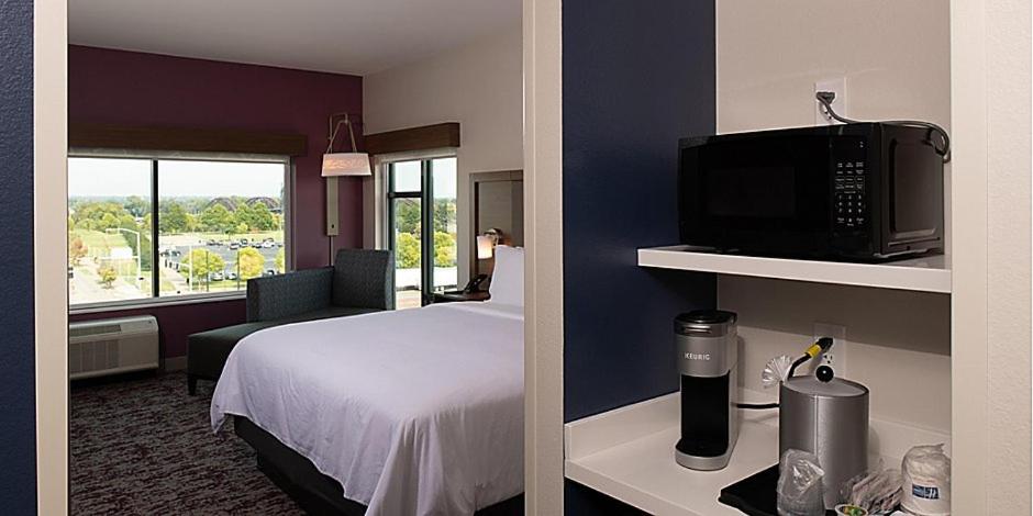 | Holiday Inn Express & Suites - Little Rock Downtown, an IHG Hotel
