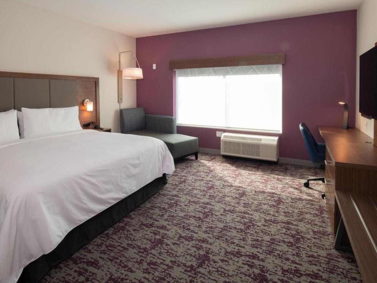 | Holiday Inn Express & Suites - Little Rock Downtown, an IHG Hotel