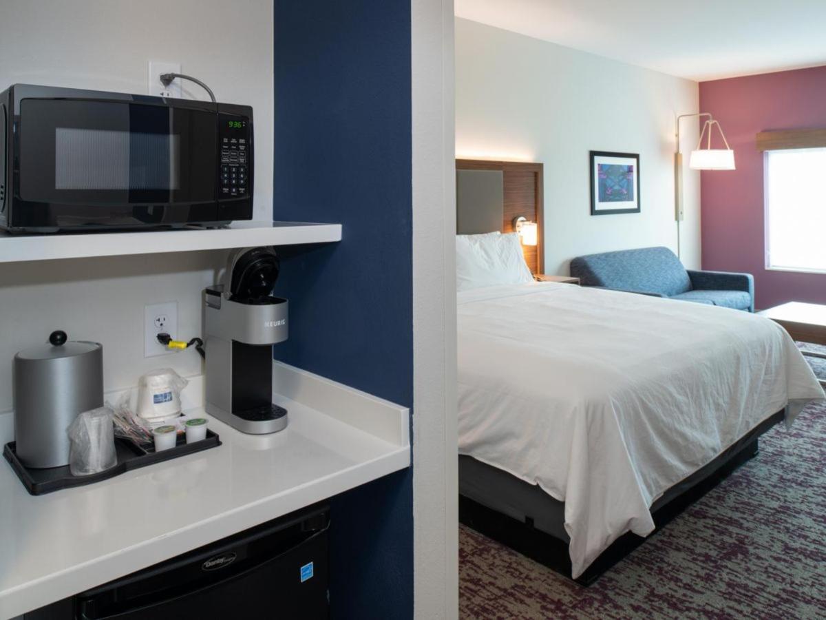 | Holiday Inn Express & Suites - Little Rock Downtown, an IHG Hotel
