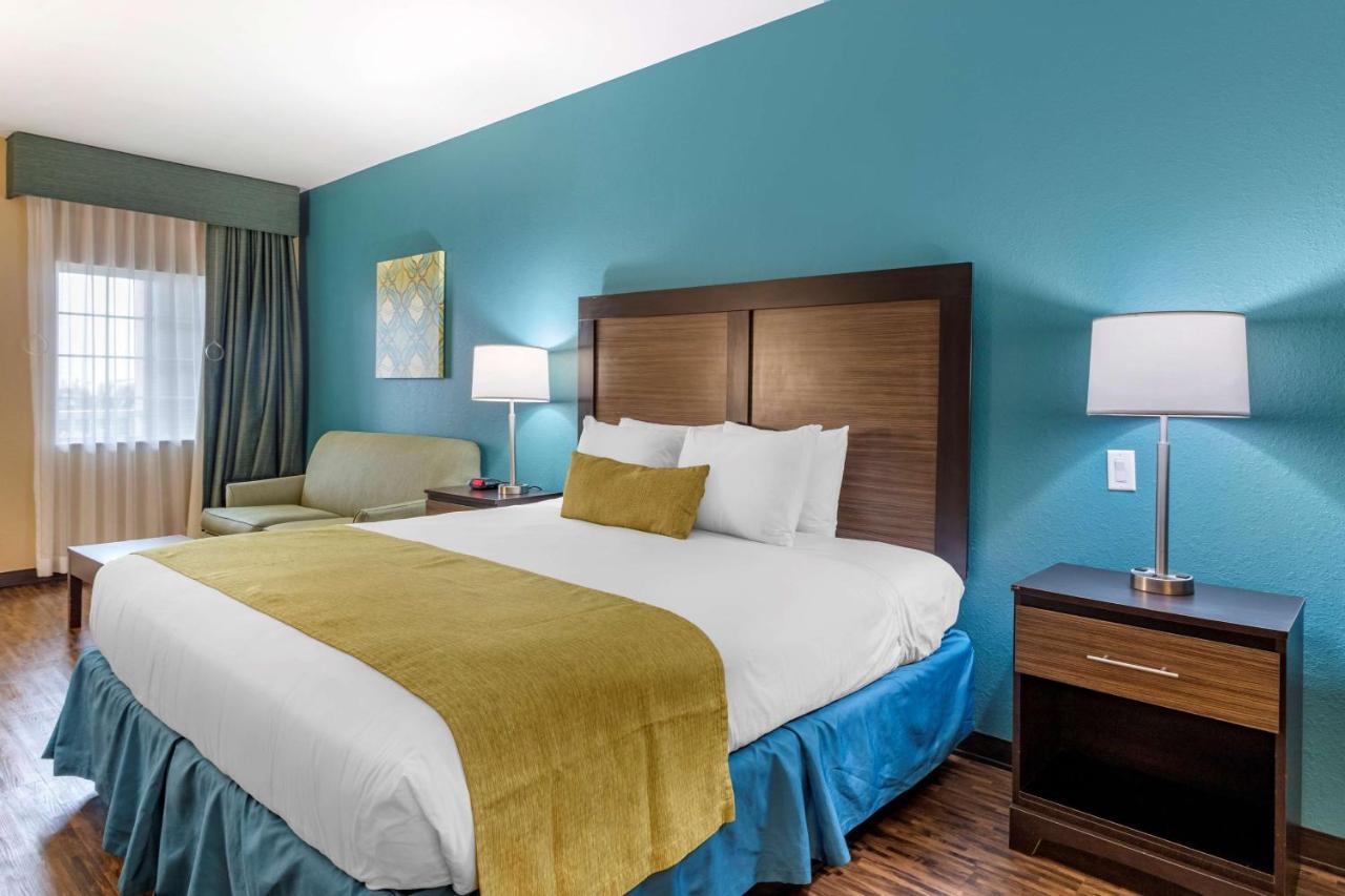 King Suite with Ocean View at Best Western Plus Galveston Suites