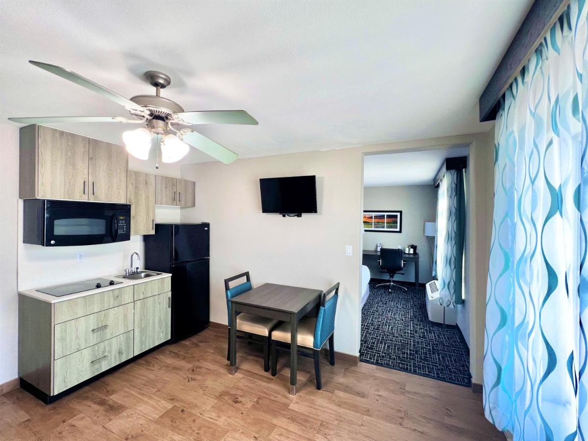 Deluxe Double Suite at La Quinta Inn & Suites by Wyndham Pharr North McAllen