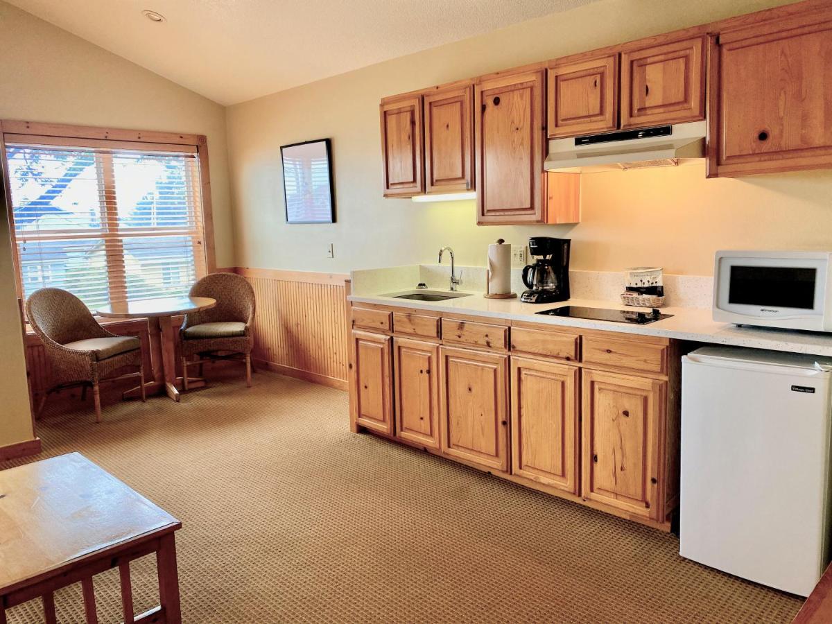  | Lighthouse Inn
