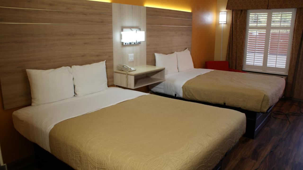 | Home Town Inn & Suites