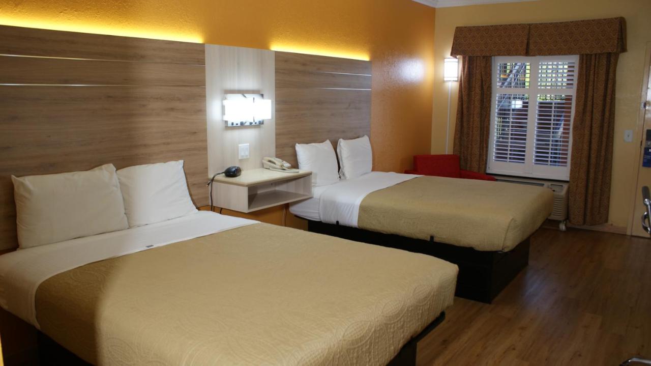 | Home Town Inn & Suites
