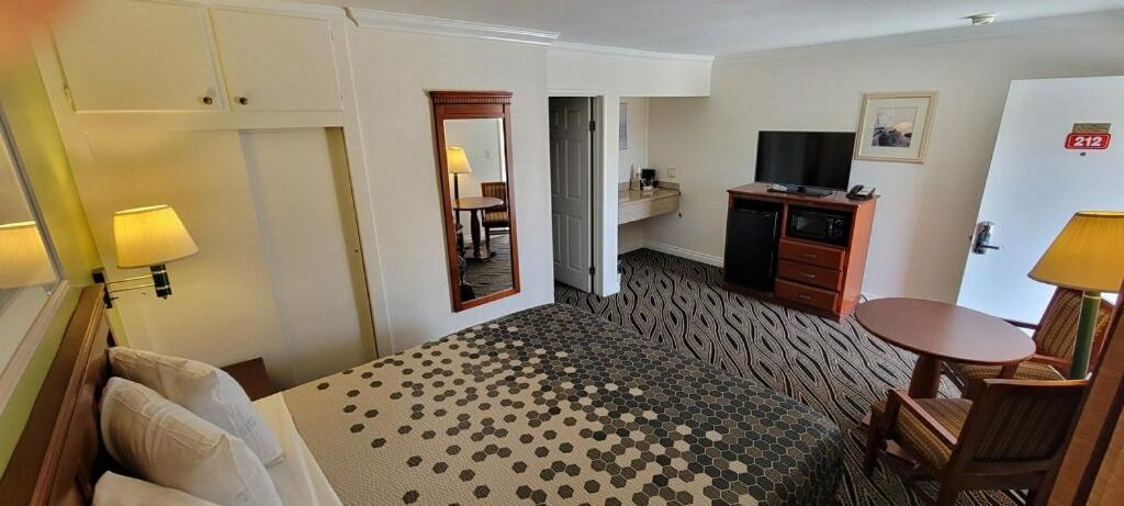  | Redondo Inn and Suites
