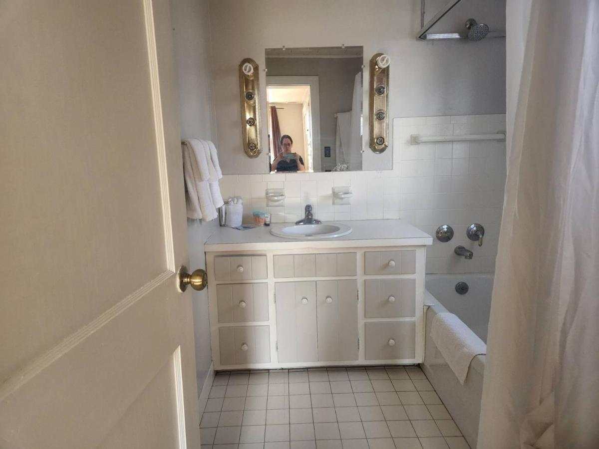 | Spruce Lane Lodge and Cottages