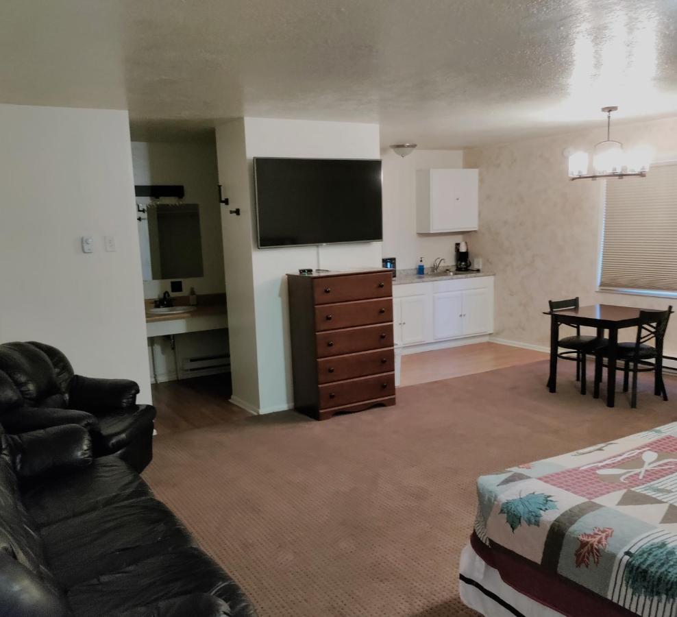 | High Desert Inn