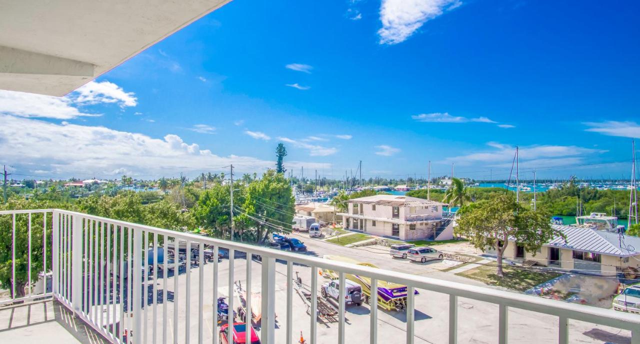 Bay View King One Bedroom Suite at Skipjack Resort & Marina