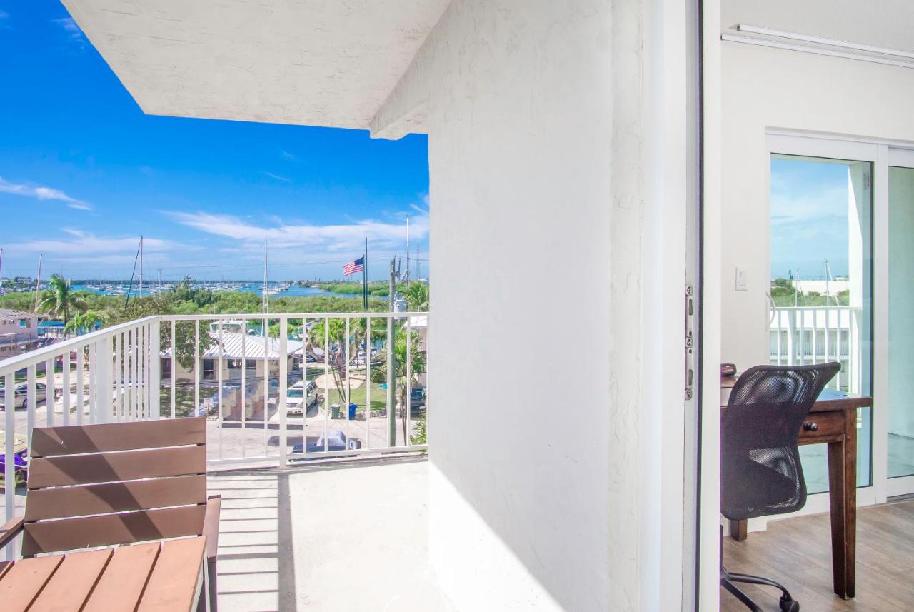 Bay View King One Bedroom Suite at Skipjack Resort & Marina