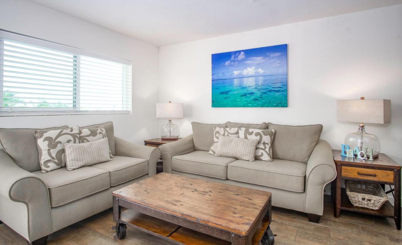 Deluxe King Two Bedroom Suite at Skipjack Resort & Marina