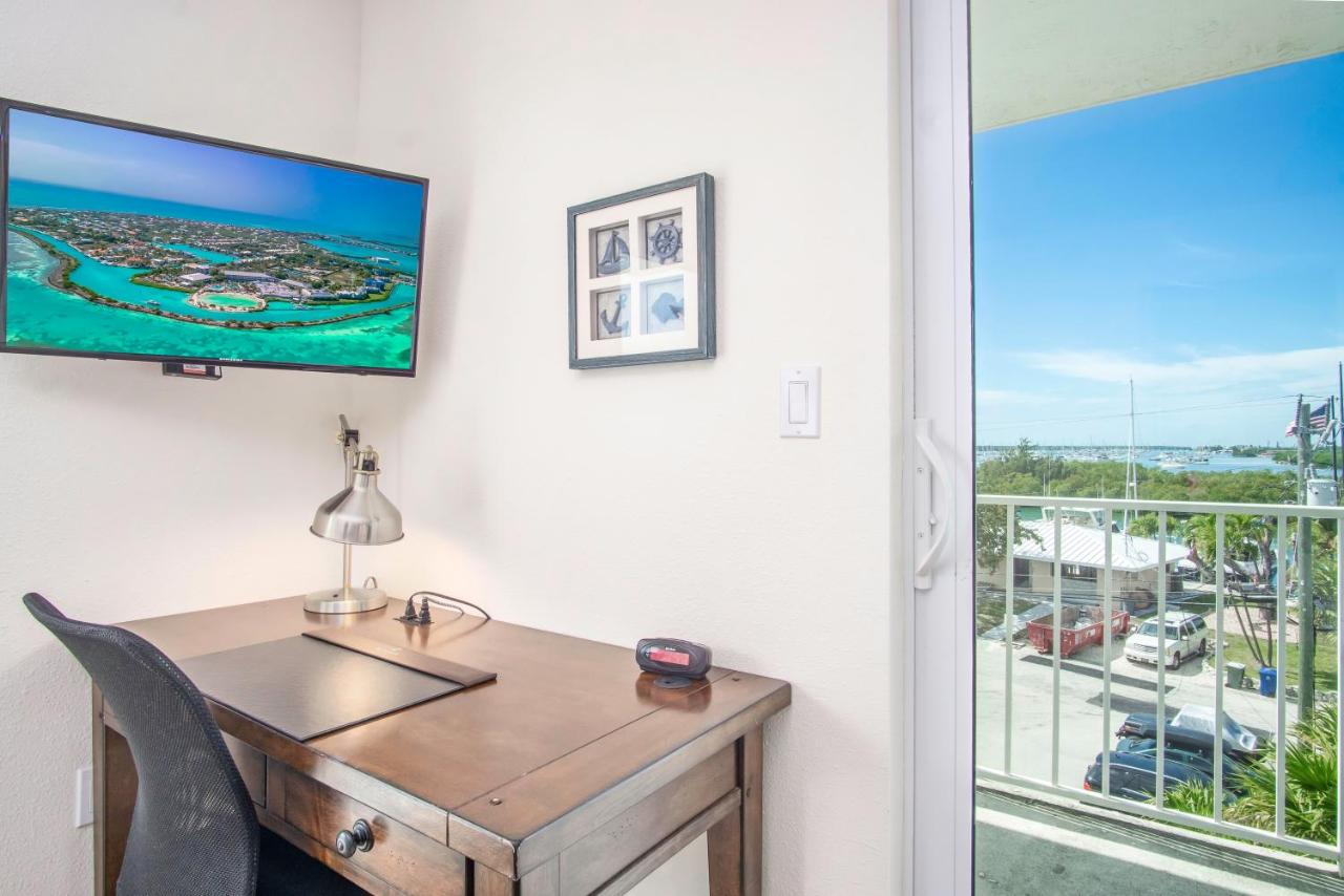 Bay View King One Bedroom Suite at Skipjack Resort & Marina
