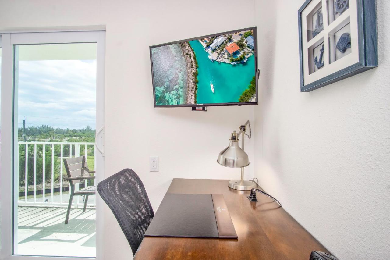 Deluxe King Two Bedroom Suite at Skipjack Resort & Marina