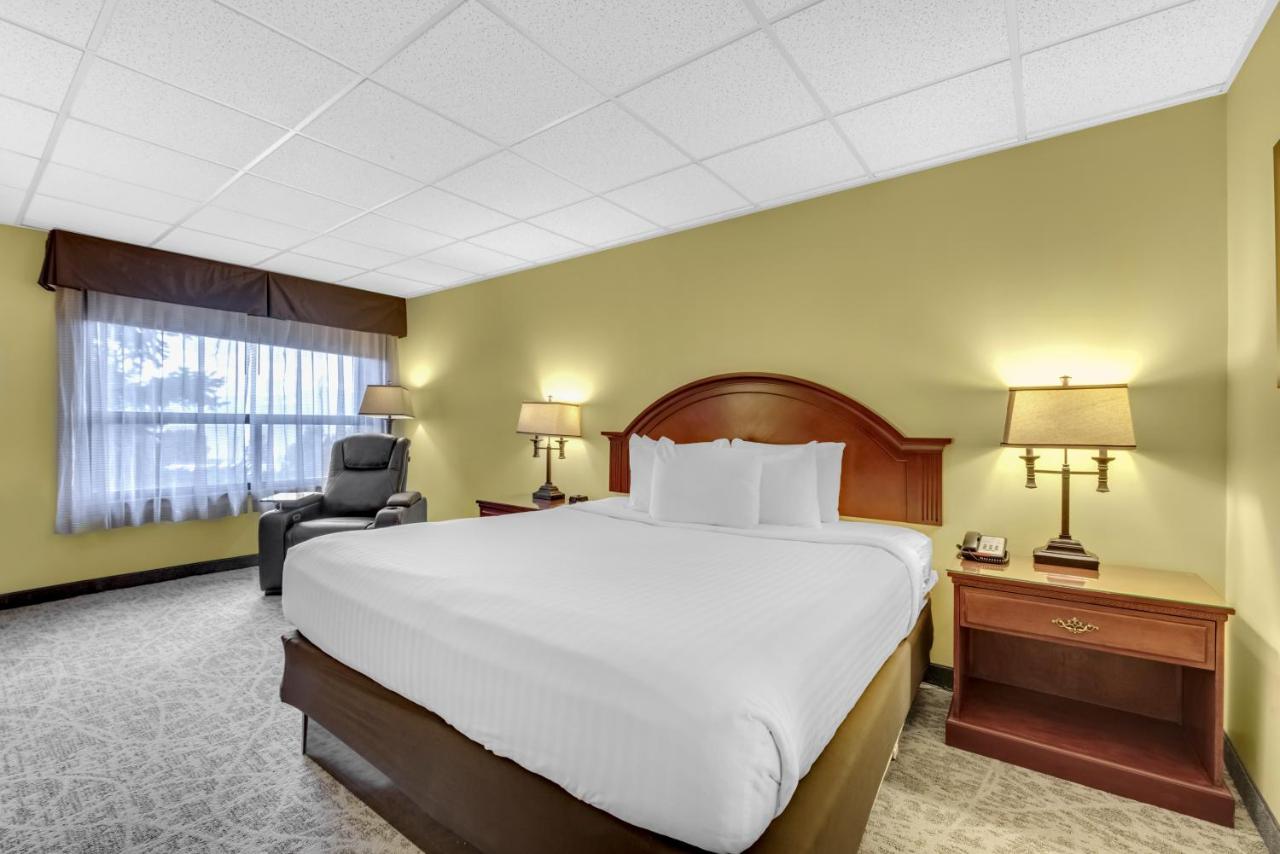 King Room - No Pets at The Academy Hotel Colorado Springs