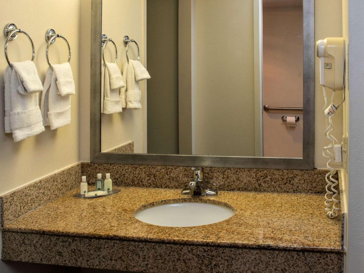 | Quality Suites Lake Wright Norfolk Airport