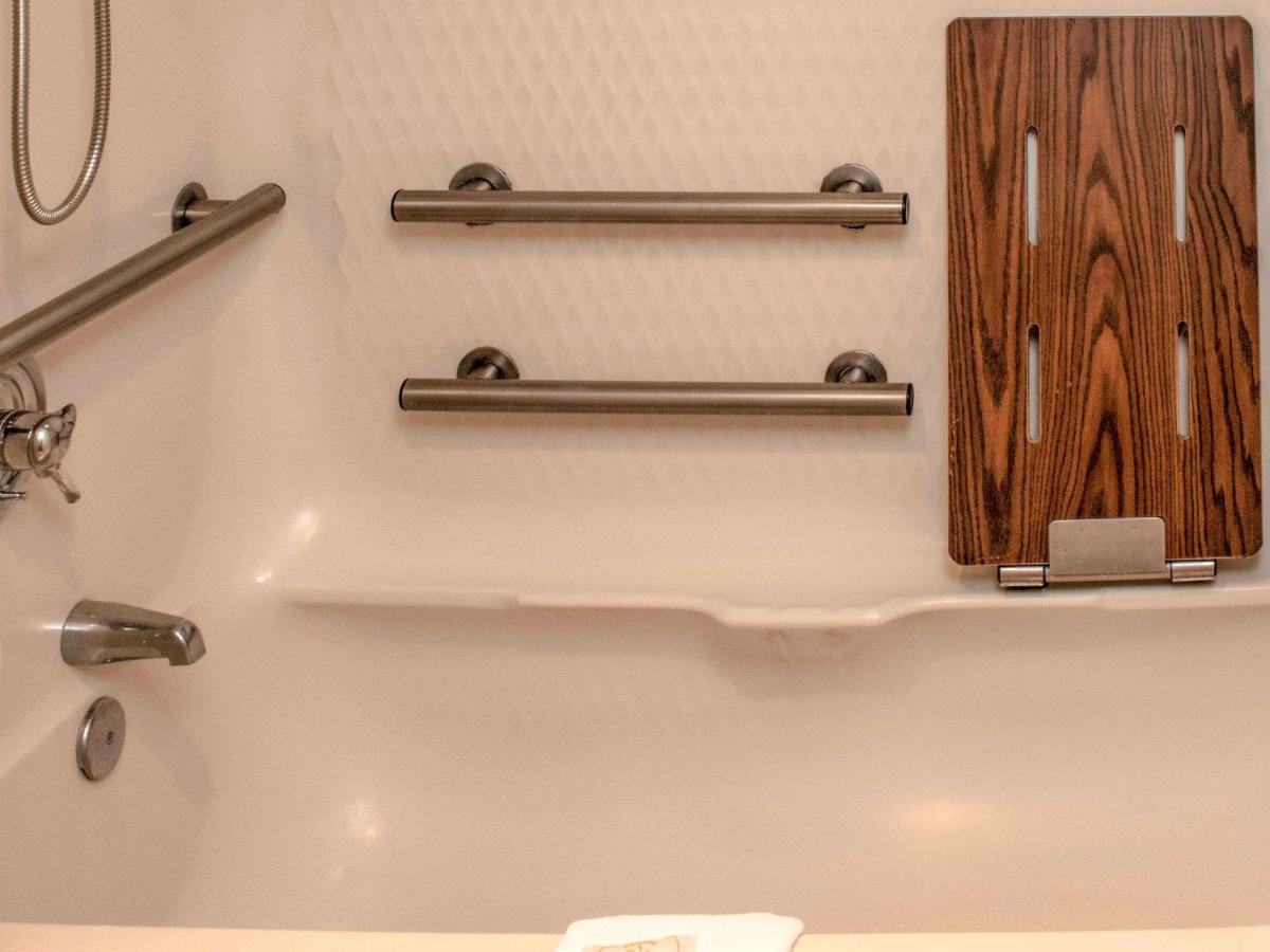 | Quality Suites Lake Wright Norfolk Airport