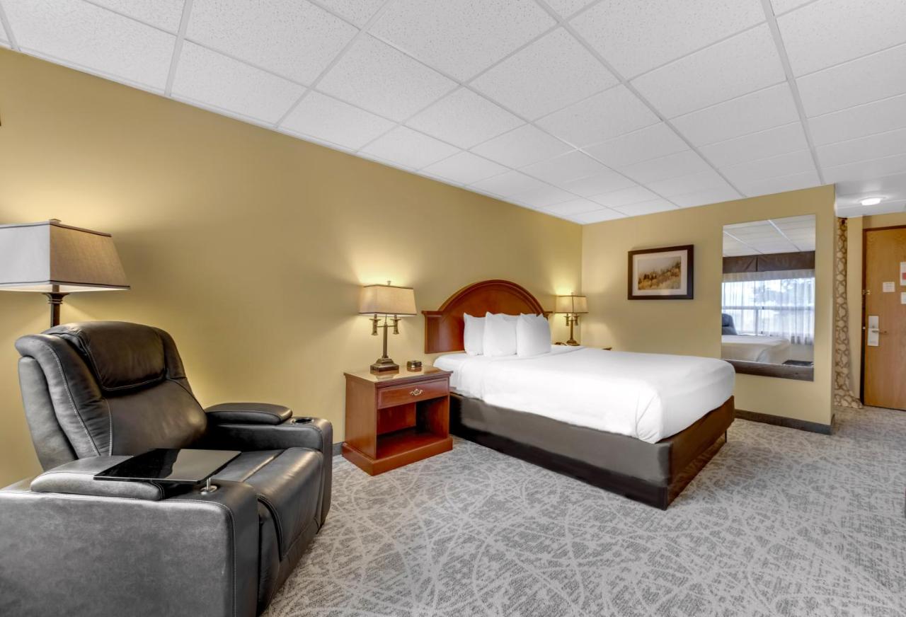 King Room - No Pets at The Academy Hotel Colorado Springs