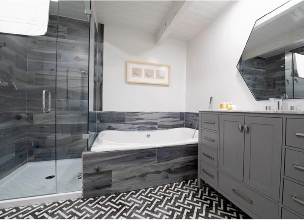 | Alaskan Inn and Spa
