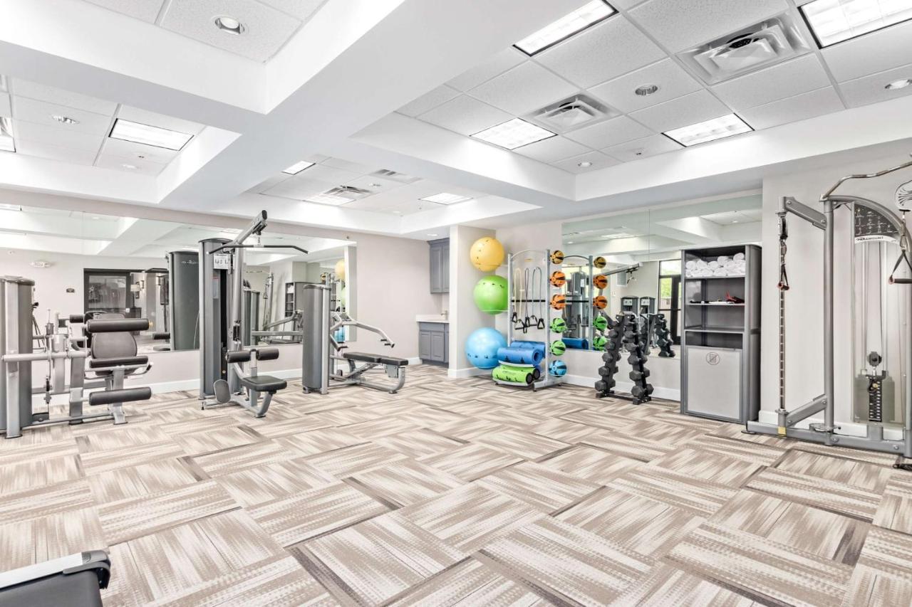 | Lakeshore Hotel and Suites