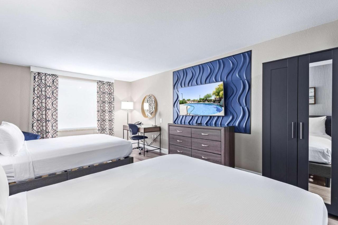 | Lakeshore Hotel and Suites