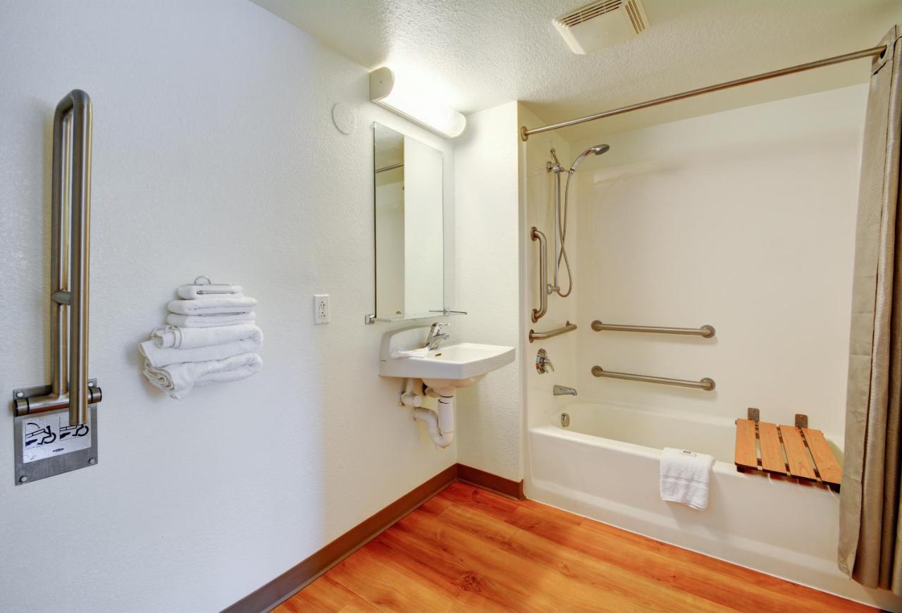 | Motel 6-Southington, CT - Hartford
