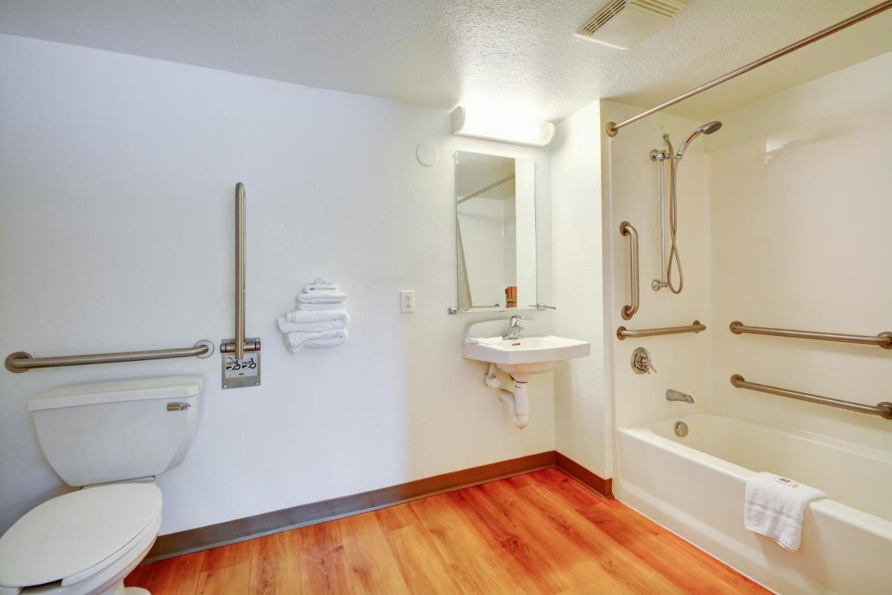  | Motel 6-Southington, CT - Hartford