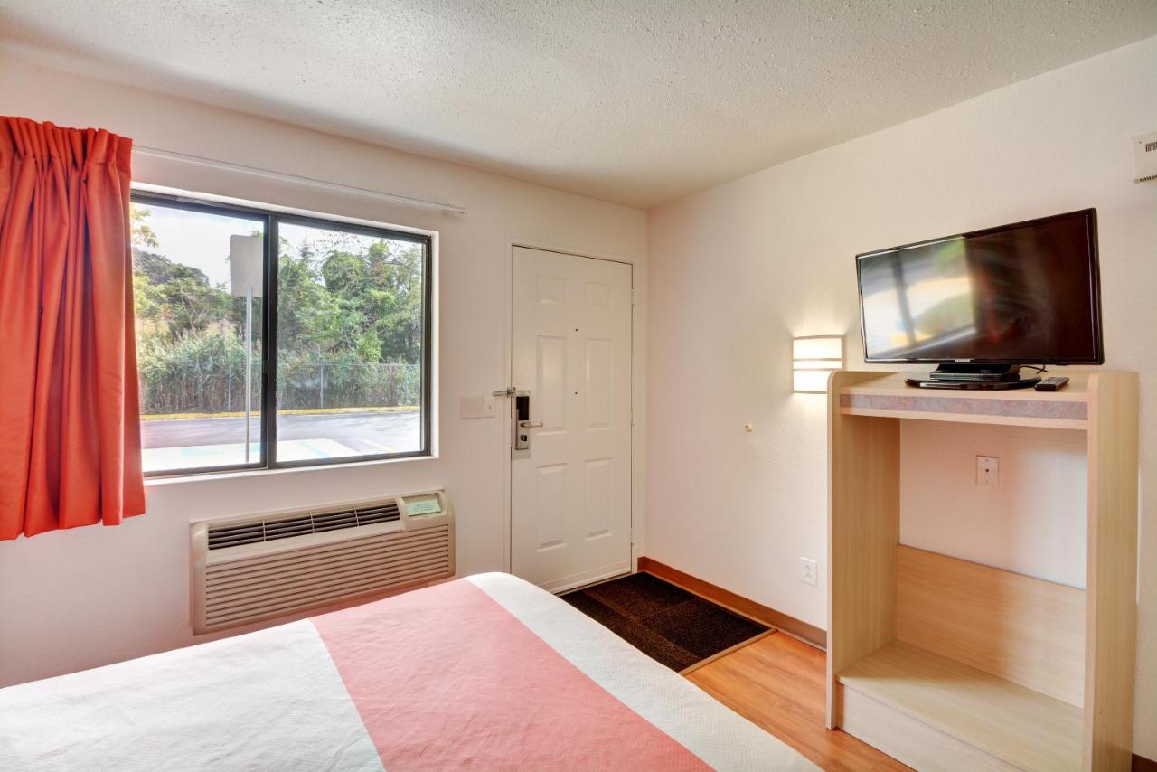 | Motel 6-Southington, CT - Hartford