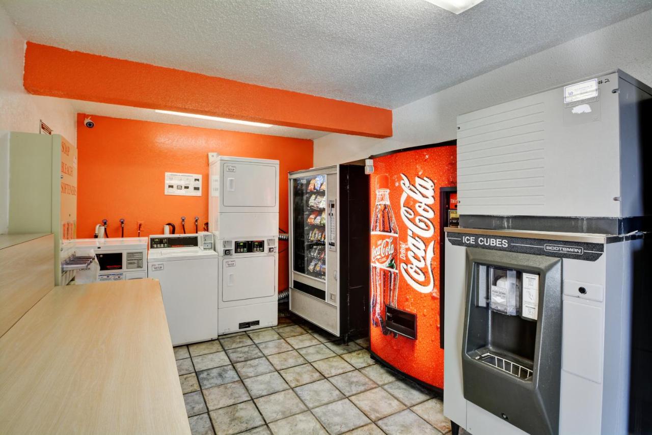 | Motel 6-Southington, CT - Hartford