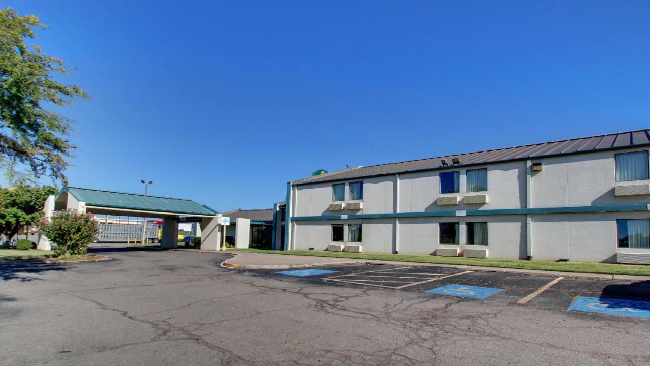  | Baymont Inn & Suites Shawnee