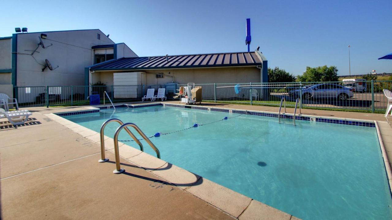  | Baymont Inn & Suites Shawnee