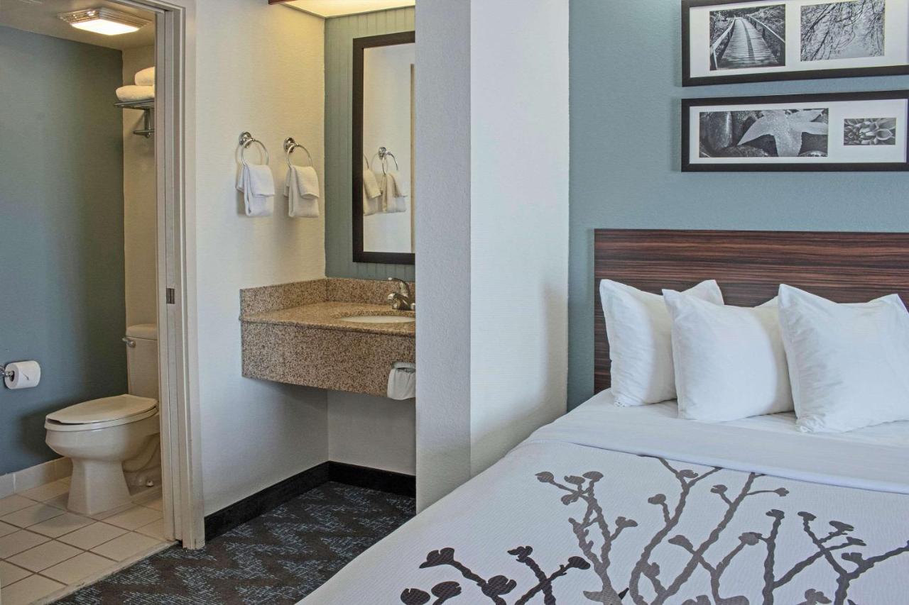Double Room with Two Double Beds - Non-Smoking at Quality Suites Lake Wright - Norfolk Airport